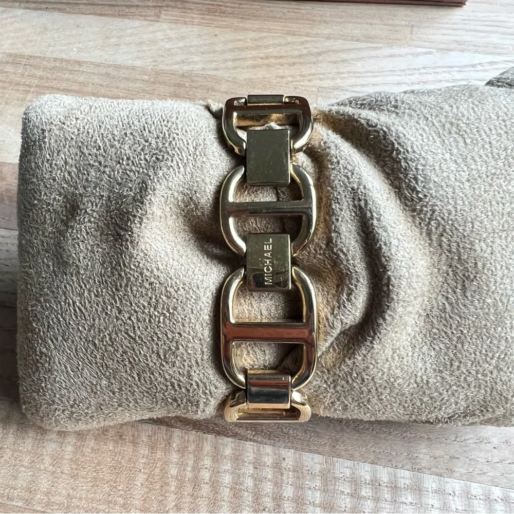 Michael Kors ladies rectangular gold tone bracelet dress watch NEW BATTERY